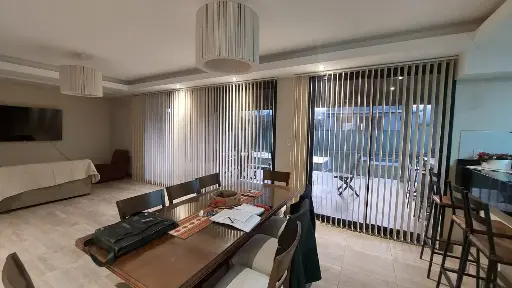 Banda Vertical Sunscreen